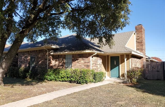 3913 Saint Christopher Lane - 3913 Saint Christopher Ln, Dallas, TX 75287