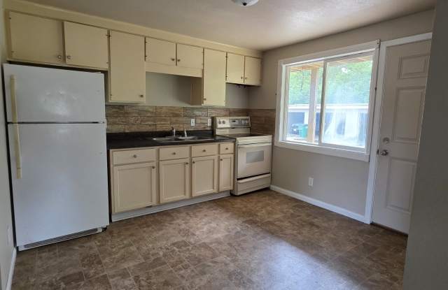 1810 Oak Street - 2