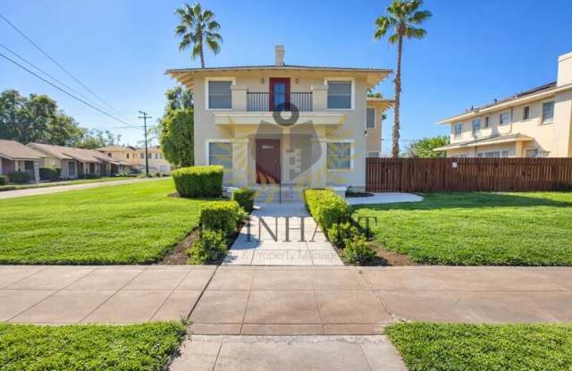 1105 North College Avenue