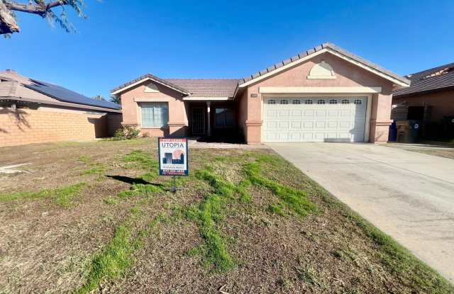 AVAILBLE NOW!! LOVELY 3-bedroom 2 bath Home in Indio!