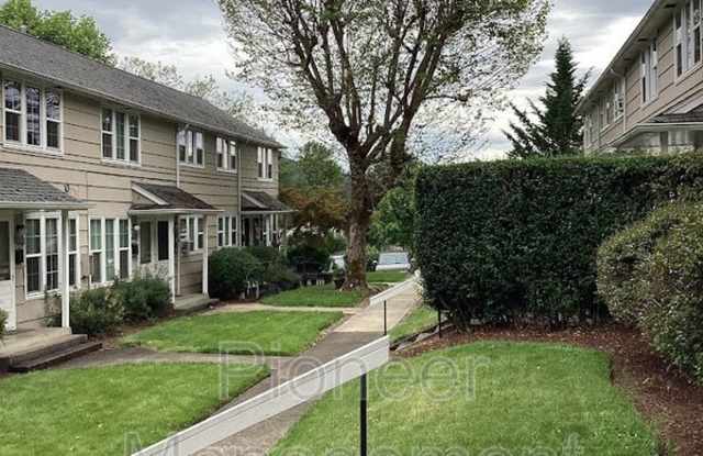1118 NE Freemont Ave