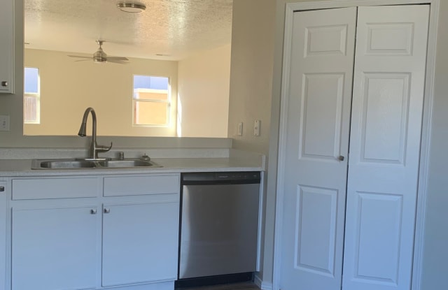 604 TRUCHAS MEADOWS Drive NE - 604 Truchas Meadows Drive Northeast, Rio Rancho, NM 87144