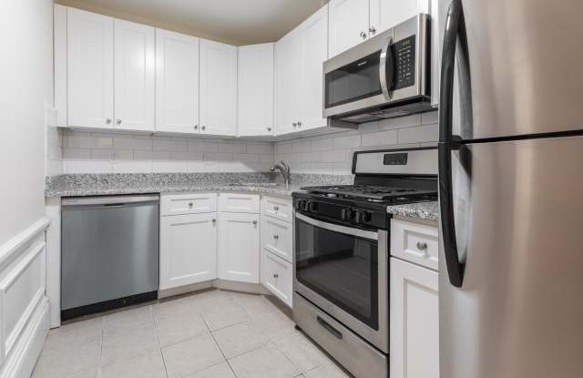 16 Yarmouth St., 2