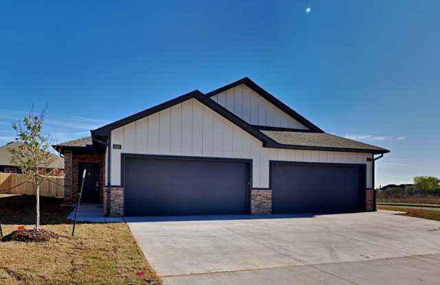 Luxury 3 Bedroom 2 Bathroom Duplex in Piedmont Schools