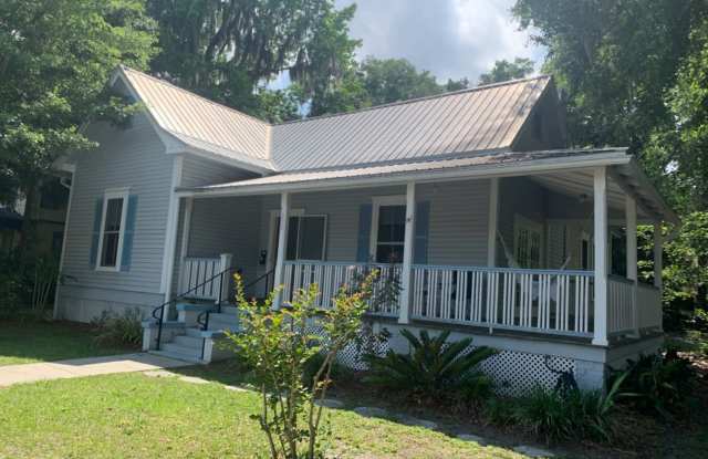 Beautiful Home in the Historic District of Gainesvile
