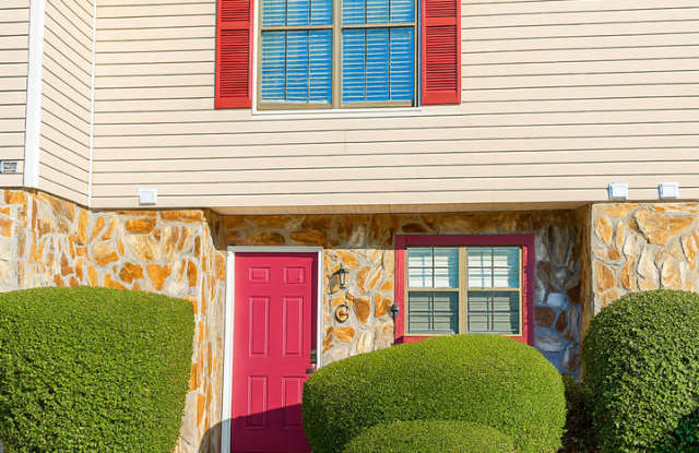 Photo of 2 bedroom/2.5 bathroom condo in Gainesville City Limits