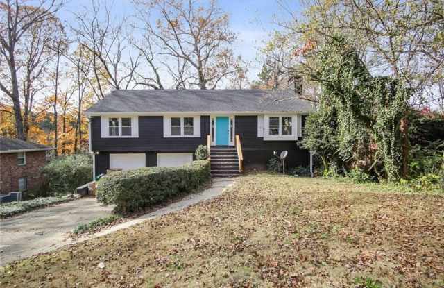 892 N Superior Avenue