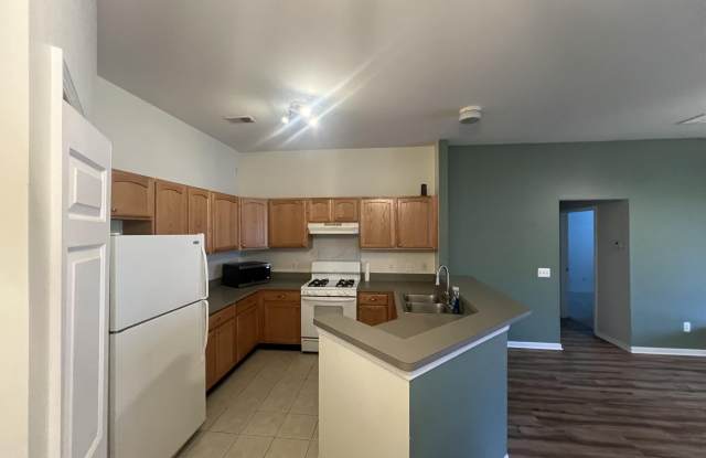 2782 S Knightsbridge Circle