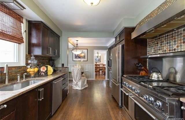 19451 ARGYLE Crescent