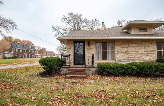 4933 Woodland Avenue