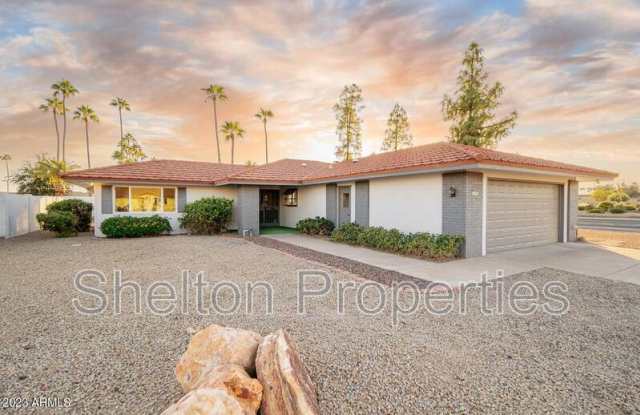 13641 W Pyracantha Dr