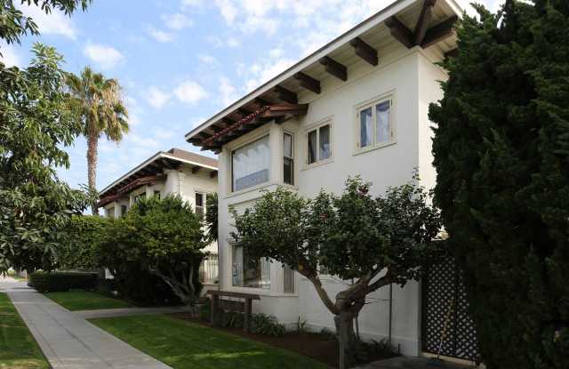 Upstairs Apartment Available at the Vanderbilt in Coronado!