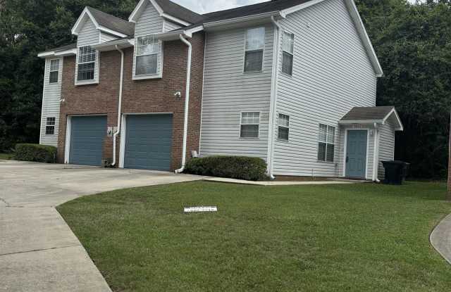 3041 E Camelliawood Circle