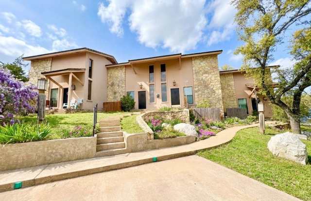 Tranquil 2BD/3BA Townhouse with Wildlife Views  Hill Country Charm!
