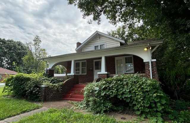 206 Crown Dr