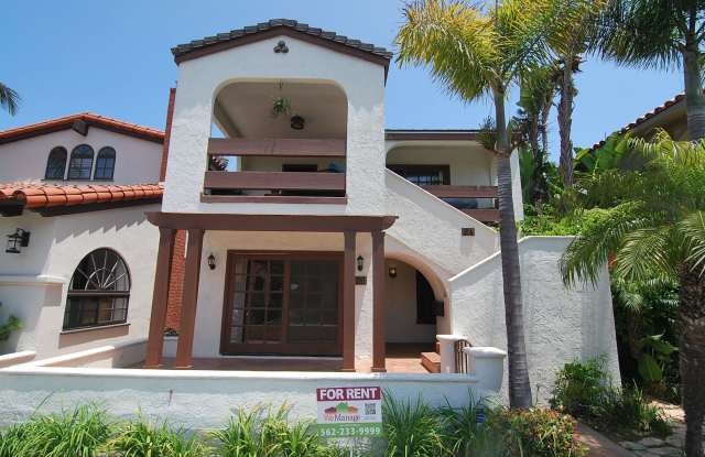 Lower Level 2 Bedroom Apartment in Naples