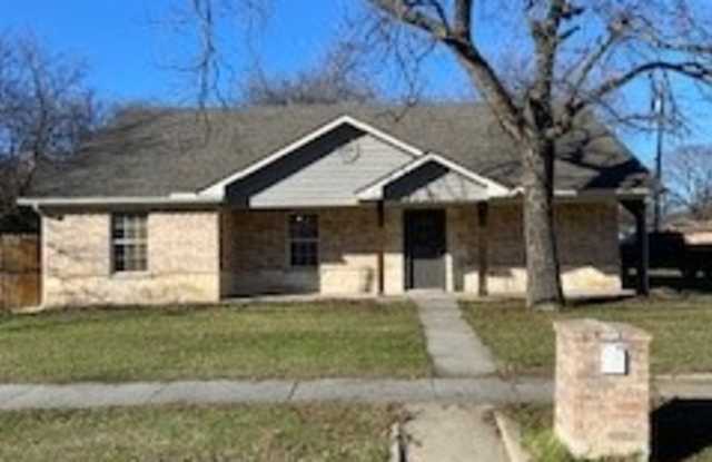 221 East Brockett Street - 221 East Brockett Street, Sherman, TX 75090