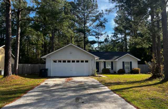 3/2 with a fenced in yard !!