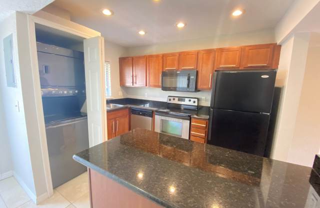 Beautiful 2/1.5 Condo in Orlando! New Carpet!