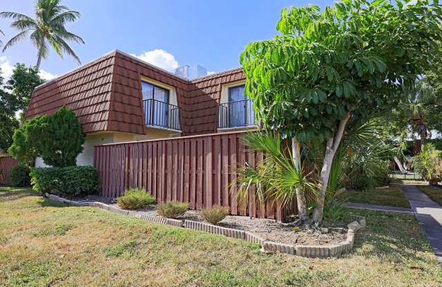 Cedarbend 5219-4 Cedarbend Dr.