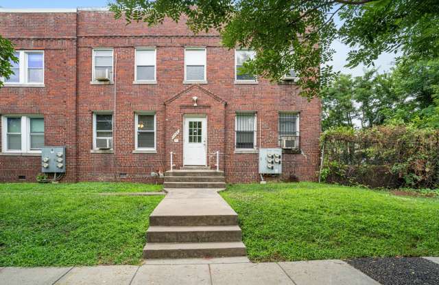 Kingman Park Charming Brick Townhome - Move-In Ready