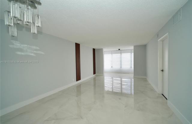 Photo of 2551 Aragon Blvd