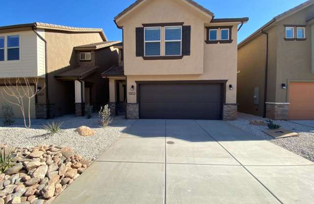 Photo of Beautiful 4 bed and 2.5 Bath in Desert Bluff Townhomes at Desert Canyons
