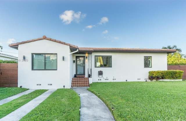 3261 SW 20th St