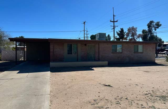 4 Bed/2 Bath House with Large Backyard on Eastside!