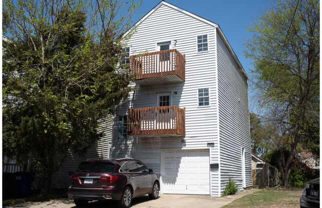 1530 West 40th Street