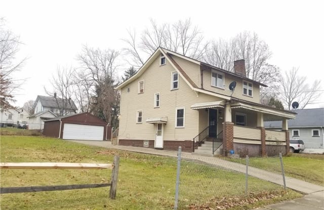 817 West Laclede Ave - 817 West La Clede Avenue, Youngstown, OH 44511