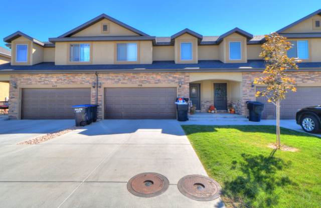 3 bed 2.5 bath townhome in Salem