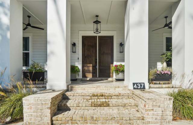 Pool/ Waterfront/ Custom Home in Waterways!