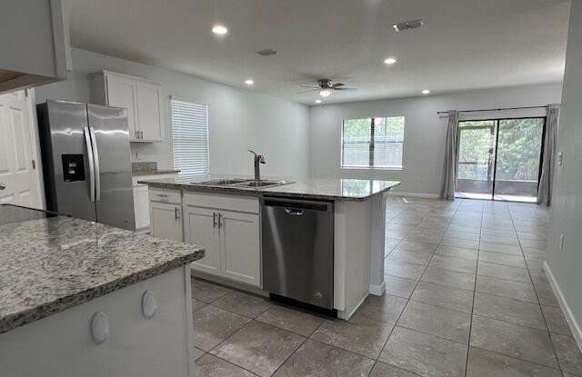 900 Old Country Rd S E