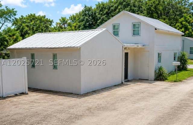 4125 N 32nd Ct