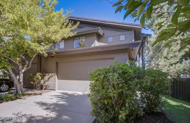 2690 Cottage Loop