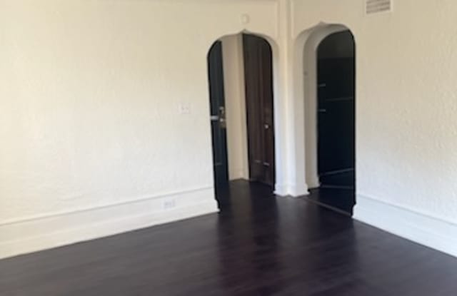 979 Debbe Ln