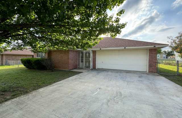 $500 GIFT CARD with 1 yr lease!! - 3209 Julie Lane, Killeen, TX 76549