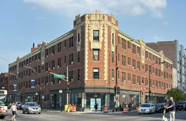3333 Diversey