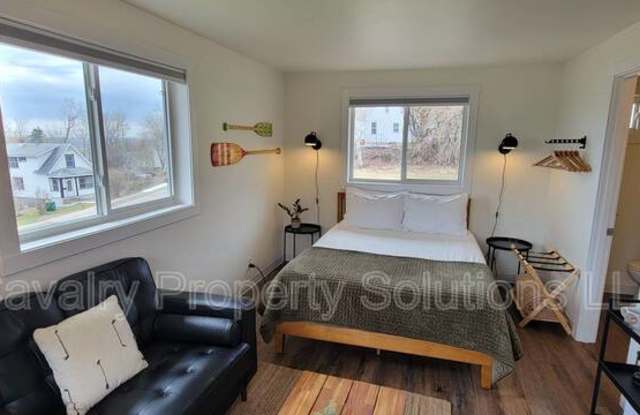 Photo of 923 E Central Entrance Drive - 4