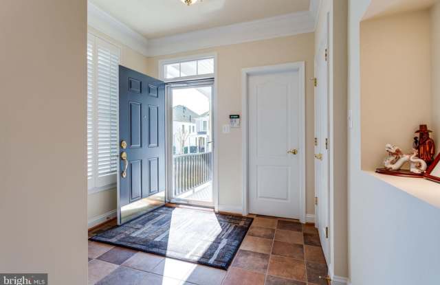 5689 TOWER HILL CIRCLE