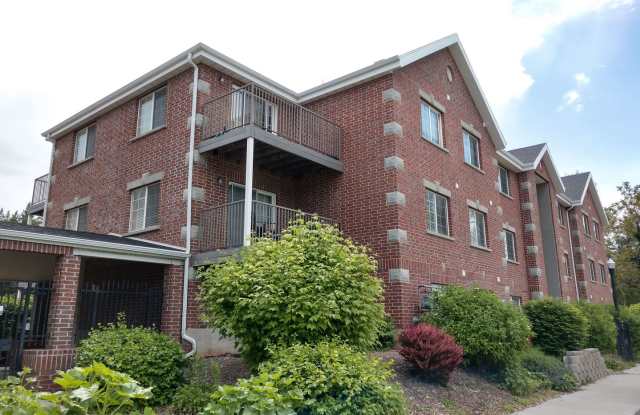 SzalsBro (3 Condo)