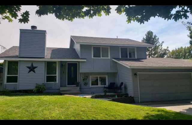 8307 W Grand Ronde PL