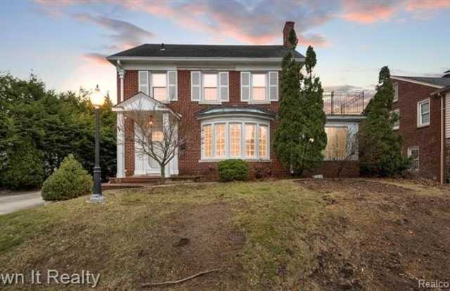 24640 FAIRMOUNT Drive