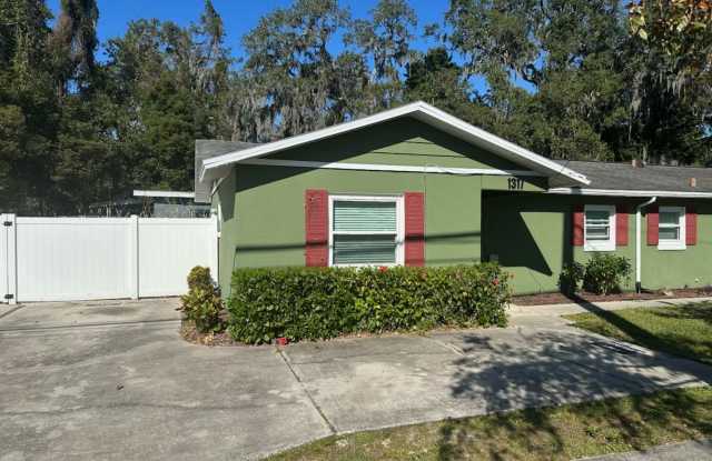 Charming Downtown Orlando Half Duplex – Your Urban Oasis Awaits!