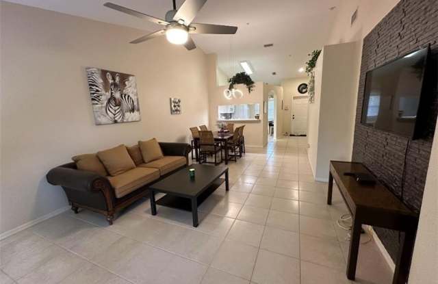 6625 Huntington Lakes