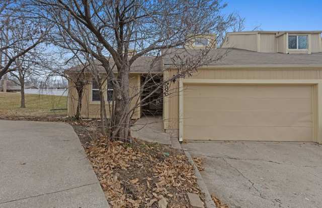 586 NW Valleybrook Rd