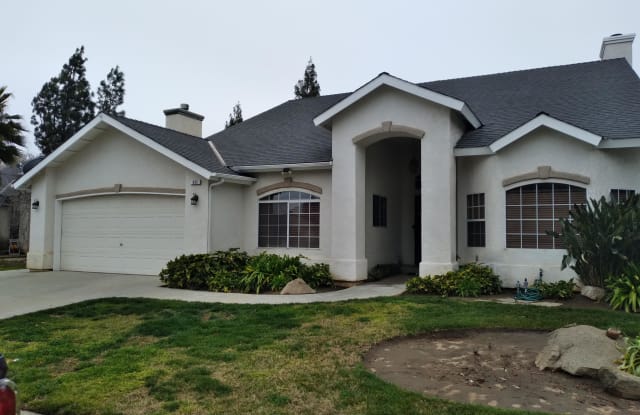 692 North Bush Avenue - 692 North Bush Avenue, Clovis, CA 93611