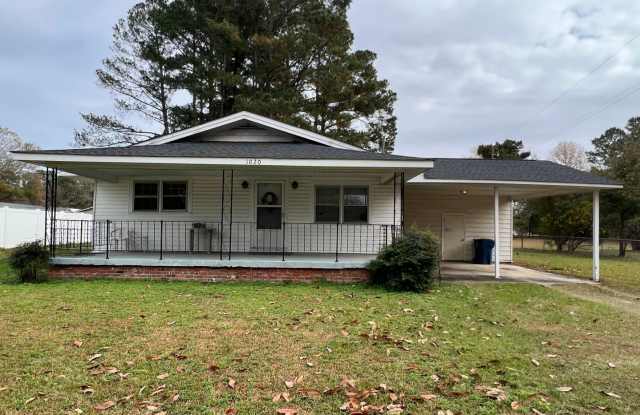 Photo of Home located minutes from Dunn, Nice large lot