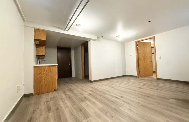 Photo of 1001 S Brooks St - 5